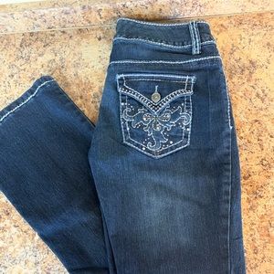 Nine West EUC Embellished jeans size 8/28 average.